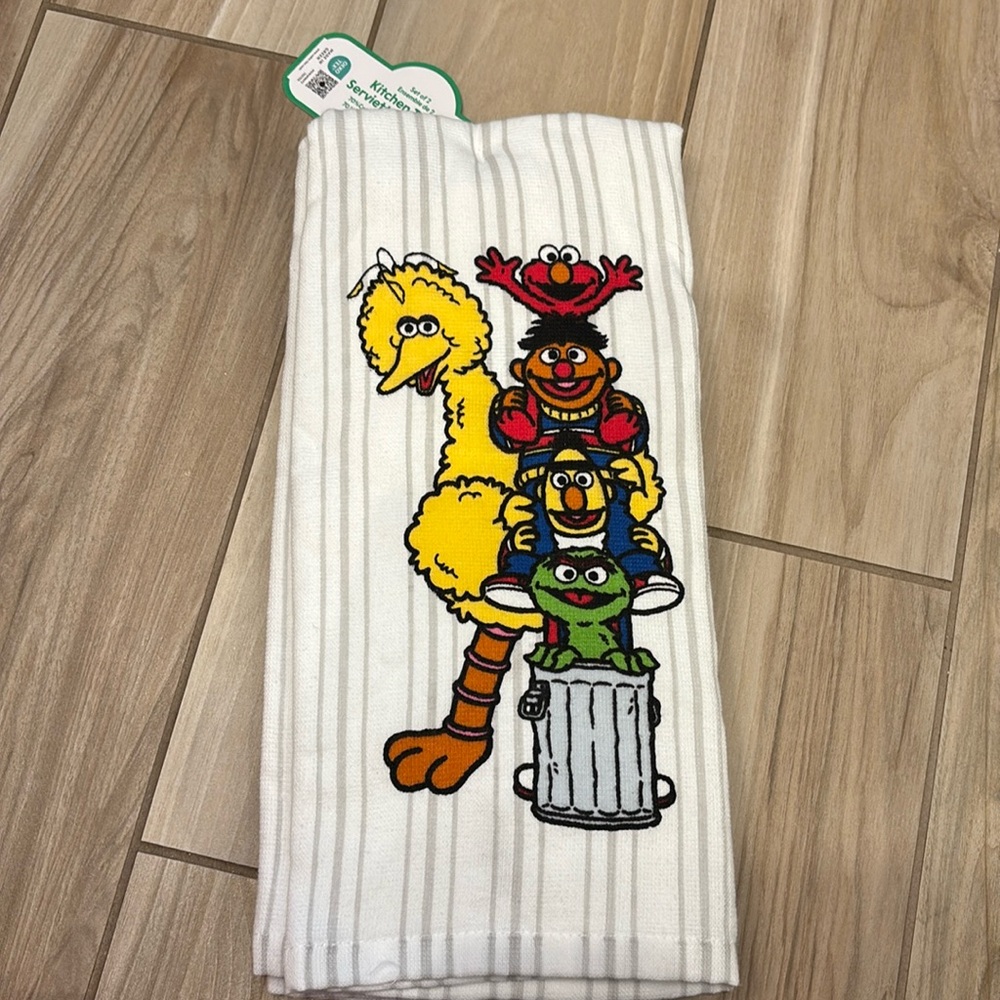 NWT set of 2 Sesame Street kitchen towels